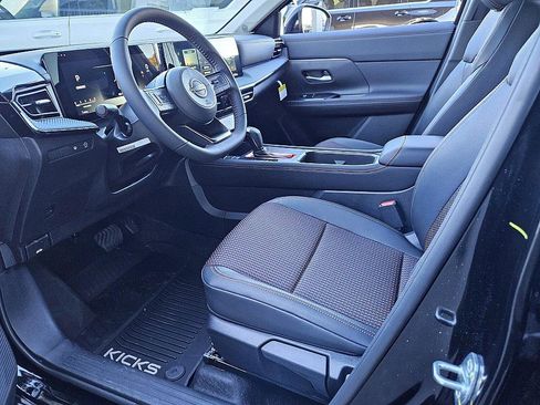 New 2026 Nissan Kicks SR image 7