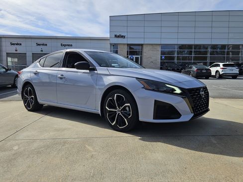 Used 2023 Nissan Altima 2.5 SR image 8