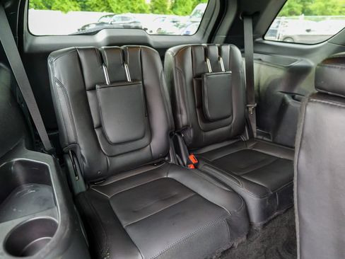 Used 2017 Ford Explorer XLT w/ Equipment Group 202A AWD/4WD image 34