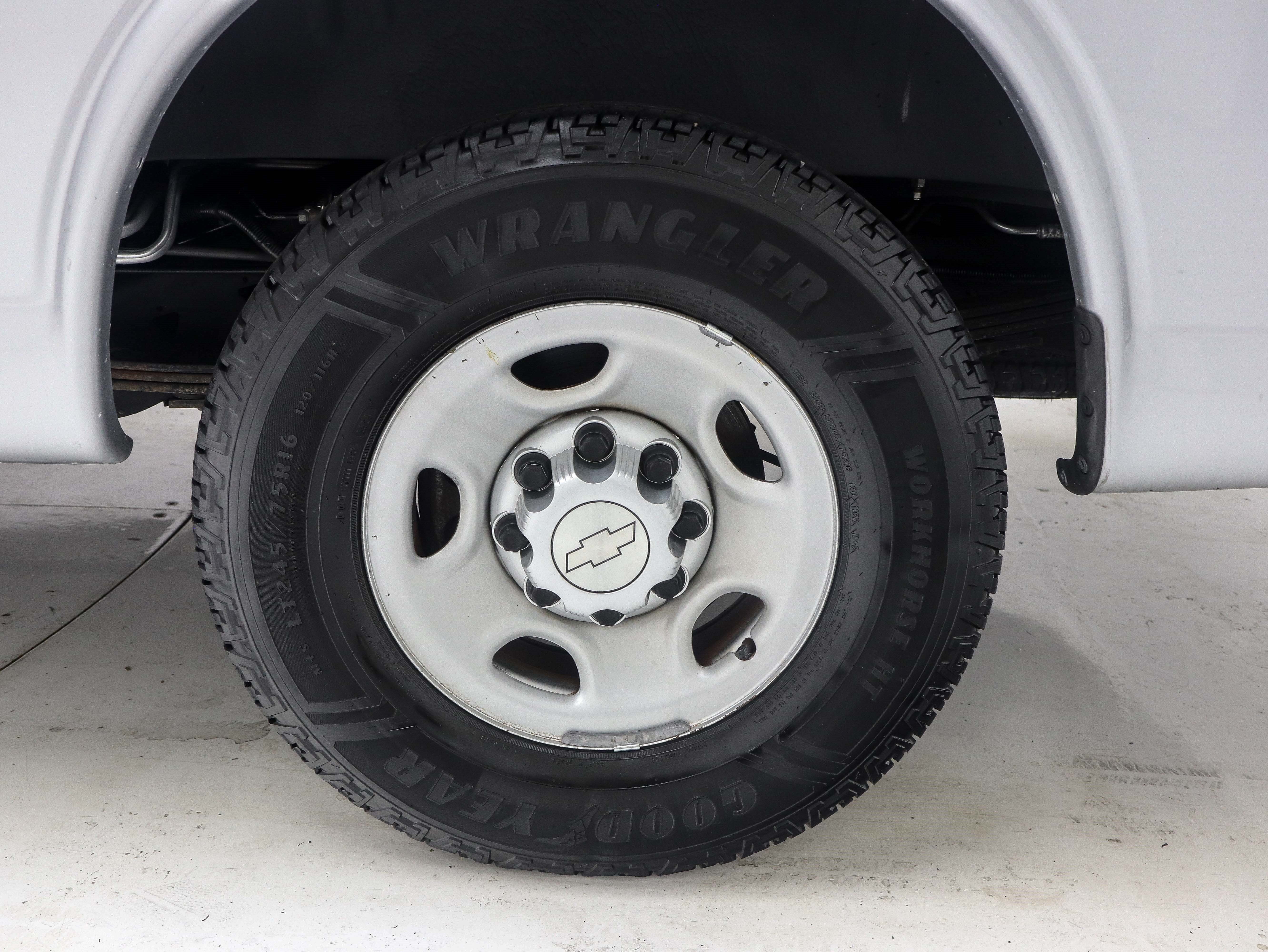 Used 2018 Chevrolet Express 2500 LS w/ Driver Convenience Package RWD image 27