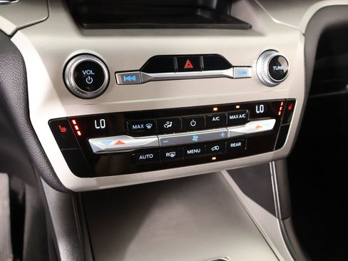 Used 2021 Ford Explorer XLT image 7