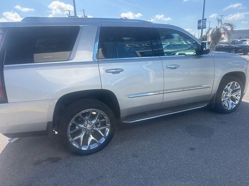Used 2017 Cadillac Escalade Premium Luxury image 5