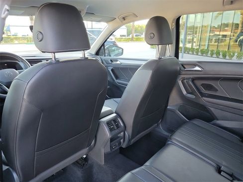 Used 2022 Volkswagen Tiguan SE image 17