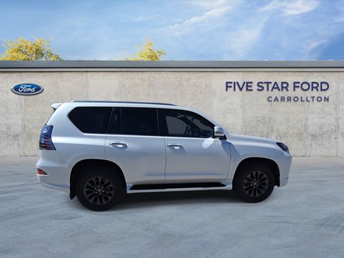 Used 2023 Lexus GX 460 Premium w/ Premium Package image 9