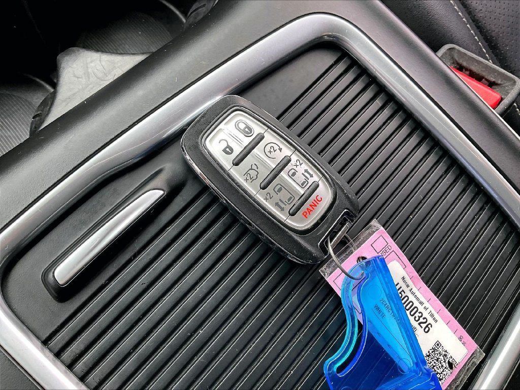 Used 2024 Chrysler Pacifica Limited FWD image 27