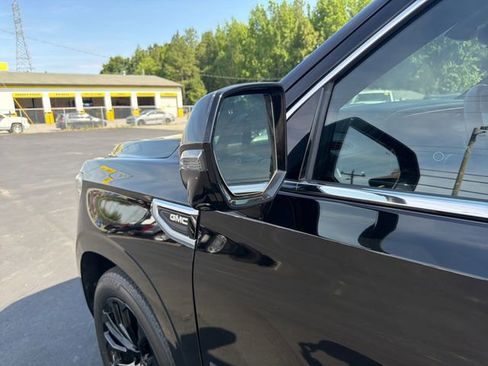 Used 2021 GMC Yukon Denali w/ Denali Premium Package AWD/4WD image 31