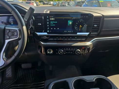Used 2024 Chevrolet Silverado 1500 LT AWD/4WD image 18