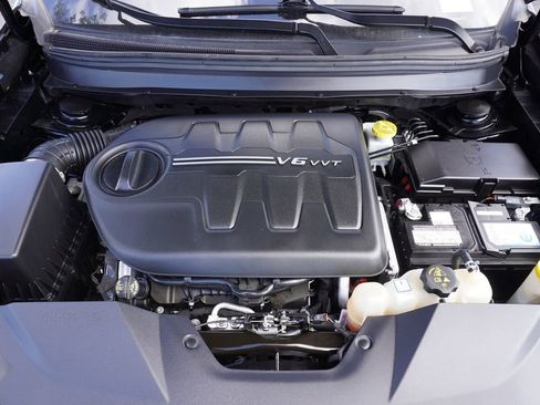 Used 2021 Jeep Cherokee Latitude Lux w/ Comfort/Convenience Group image 7