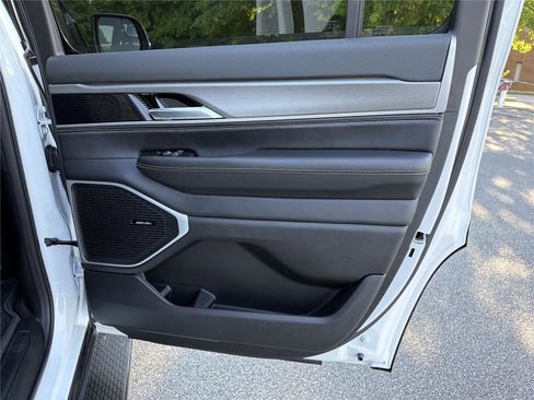 New 2026 Jeep Grand Wagoneer 4WD image 13