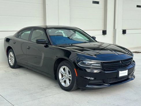 Used 2020 Dodge Charger SXT w/ Leather Interior Group image 7