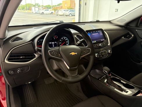 Used 2024 Chevrolet Malibu RS FWD image 2