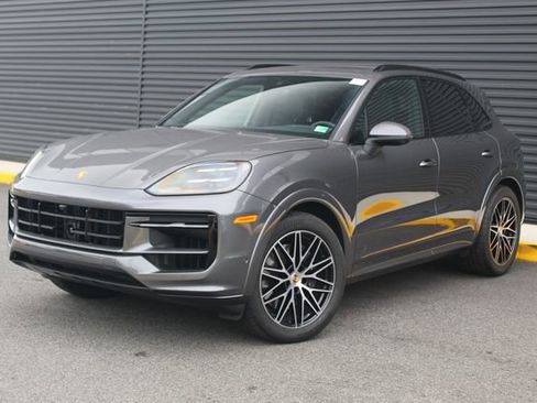 Certified 2025 Porsche Cayenne image 1