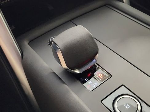 New 2026 Land Rover Discovery S image 19