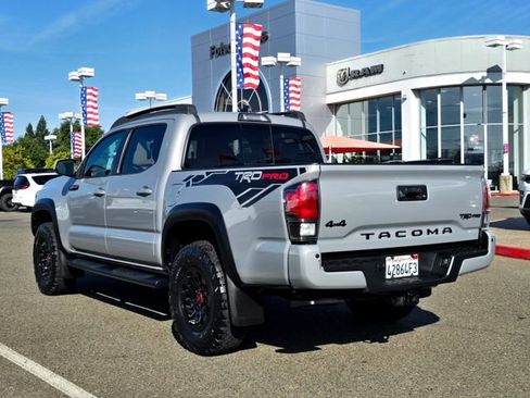 Used 2017 Toyota Tacoma TRD Pro AWD/4WD image 6
