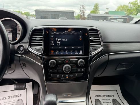 Used 2019 Jeep Grand Cherokee Limited AWD/4WD image 11