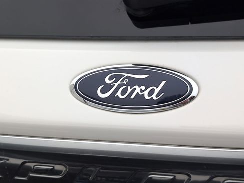 Used 2023 Ford Explorer Platinum w/ Technology Package image 14