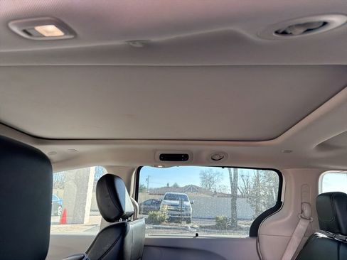 Used 2023 Chrysler Pacifica Limited image 11