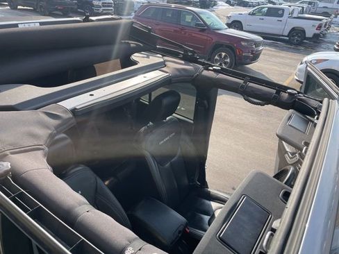 Used 2016 Jeep Wrangler Unlimited Rubicon image 35