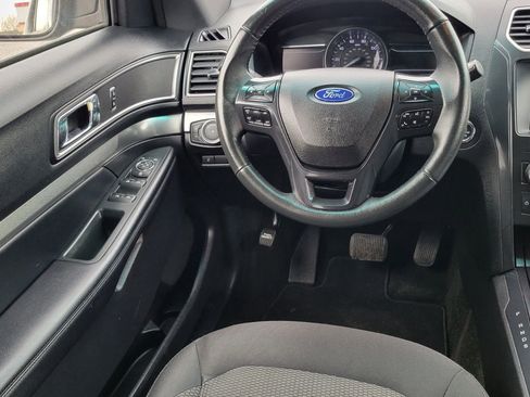 Used 2018 Ford Explorer XLT w/ Equipment Group 201A image 10