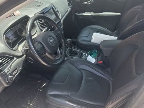 Used 2019 Jeep Cherokee Limited FWD image 4
