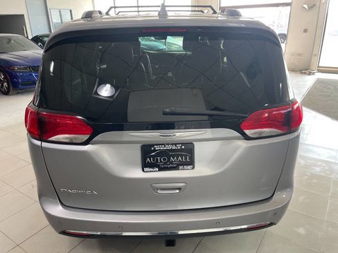 Used 2018 Chrysler Pacifica Touring-L Plus w/ Tire & Wheel Group image 6