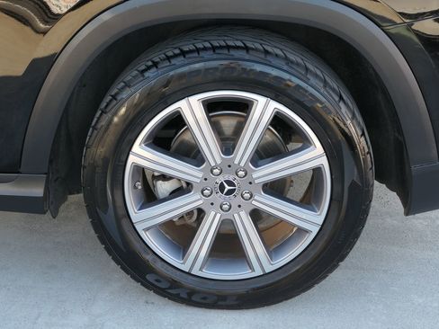 Used 2023 Mercedes-Benz GLS 450 4MATIC image 10