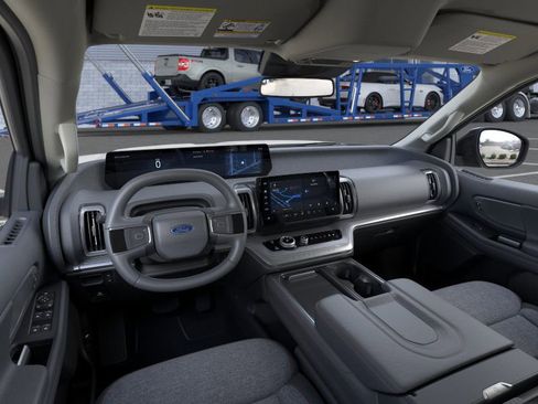 New 2025 Ford Expedition Active image 9