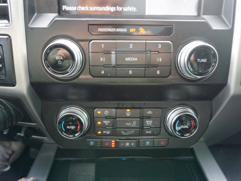 Used 2019 Ford F150 Platinum w/ Equipment Group 701A Luxury image 27