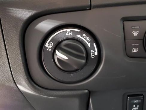 Used 2025 Nissan Frontier SV w/ SV Convenience Package image 29