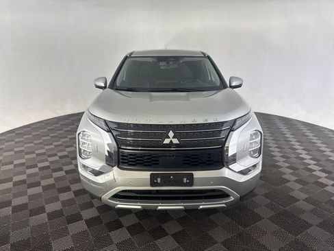 Used 2023 Mitsubishi Outlander SE AWD/4WD image 2