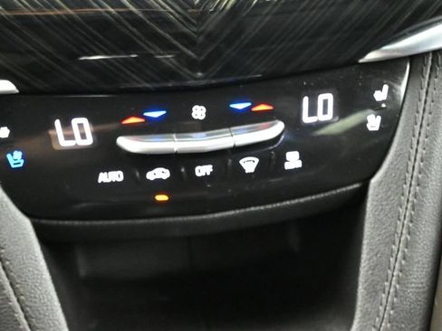 Used 2023 Cadillac XT6 Premium Luxury FWD image 22