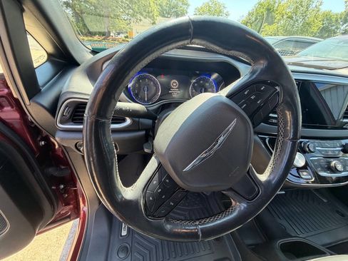Used 2018 Chrysler Pacifica Touring-L Plus w/ S Appearance Package FWD image 13
