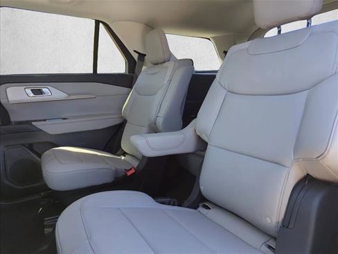 New 2025 Ford Explorer Active w/ Active Comfort Package image 17