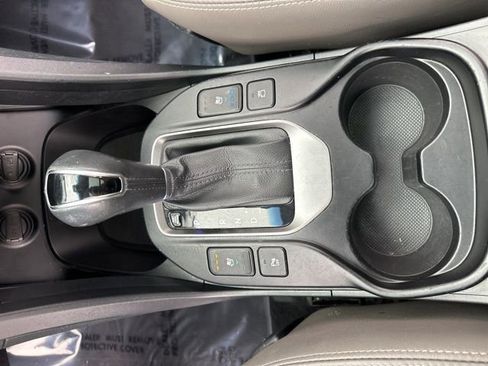 Used 2017 Hyundai Santa Fe Limited image 16