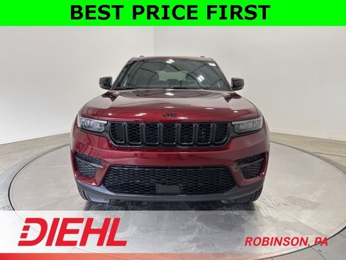 New 2025 Jeep Grand Cherokee Altitude image 2