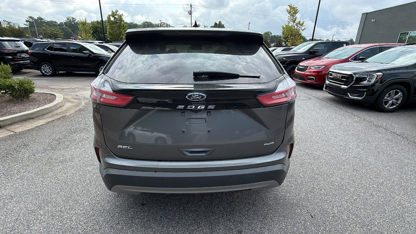 Used 2024 Ford Edge SEL AWD/4WD image 9