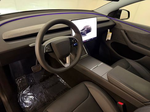 Used 2026 Tesla Model Y Long Range image 4