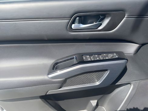 Used 2025 Nissan Pathfinder SL image 27