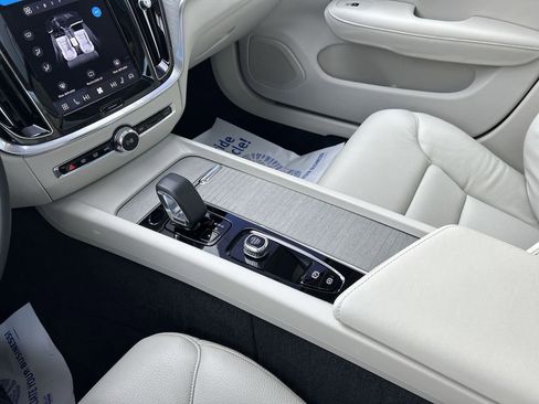Certified 2025 Volvo S60 B5 Plus FWD image 22