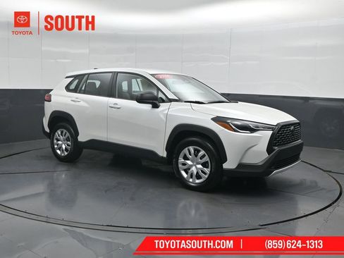 Used 2024 Toyota Corolla Cross L AWD/4WD image 4