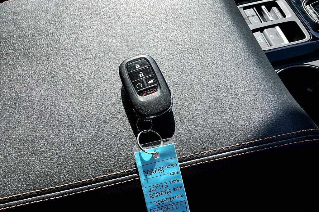 Used 2025 Honda Pilot TrailSport image 10