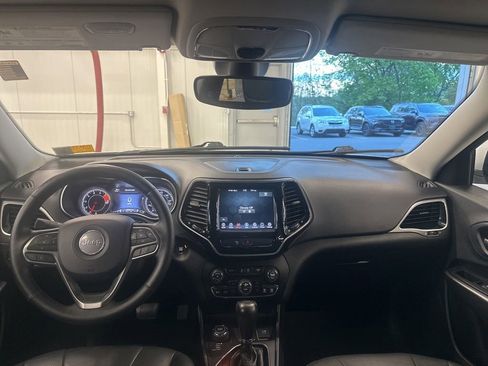 Used 2019 Jeep Cherokee Limited AWD/4WD image 6