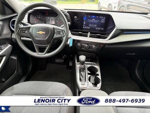 Used 2024 Chevrolet Trax LS w/ LS Convenience Package FWD image 15