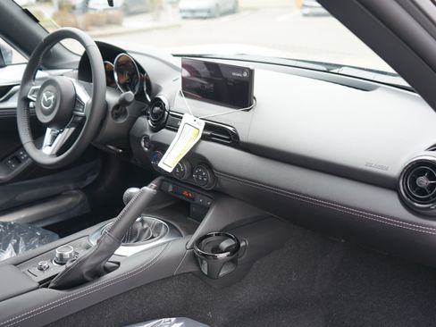 New 2026 MAZDA MX-5 Miata Club w/ Interior Package RWD image 11
