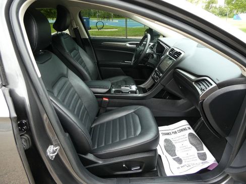 Used 2018 Ford Fusion SE w/ Fusion SE Technology Package FWD image 28