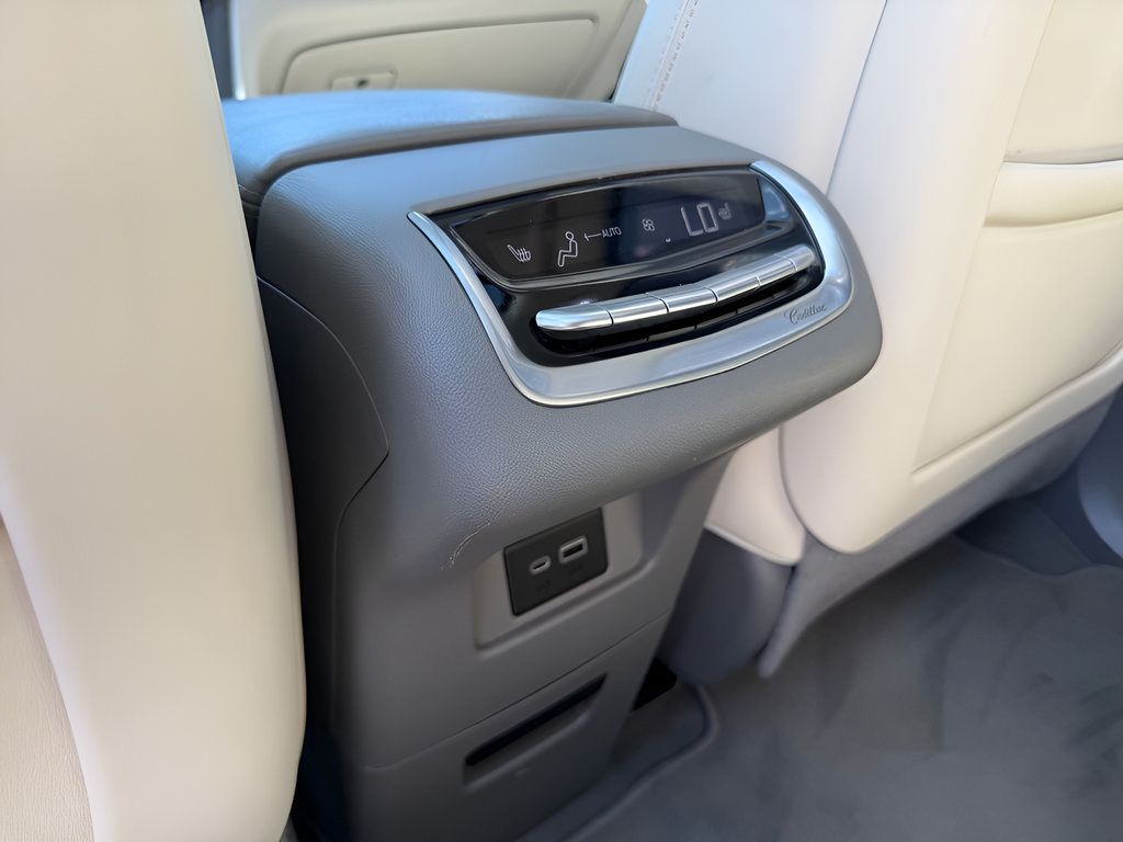 Used 2020 Cadillac XT6 Premium Luxury FWD image 21