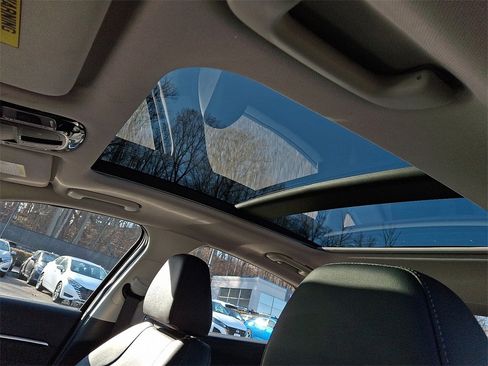 Used 2022 Hyundai Sonata Limited w/ Preferred Accessory Package image 15