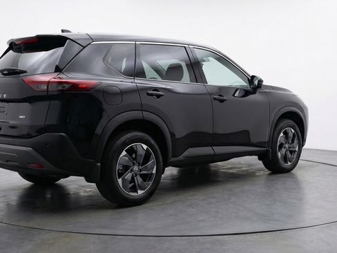 Used 2025 Nissan Rogue SV image 9