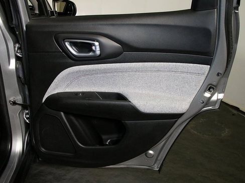 Used 2022 Jeep Compass Latitude image 30