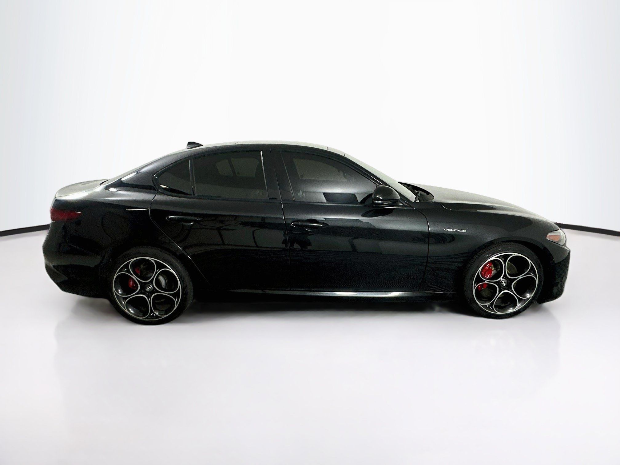 Used 2023 Alfa Romeo Giulia Veloce RWD image 10